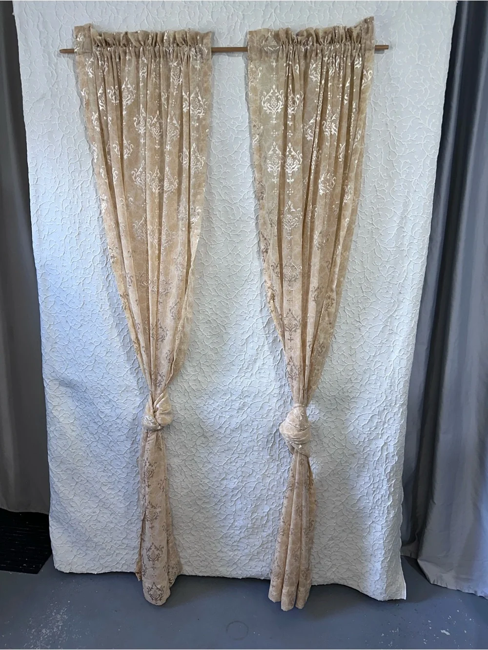 4 pc Semi Sheer Curtains Jacquard Luxury Elegant Pattern Semi-Sheer Curtains